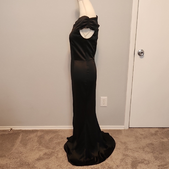 Black Sleeveless Off-Shoulder Prom Gown - Picture 5 of 6